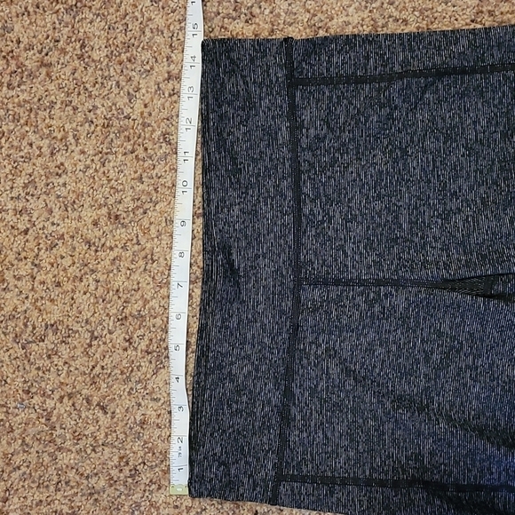 Under Armour black space dyed cropped leggings small - Picture 9 of 12